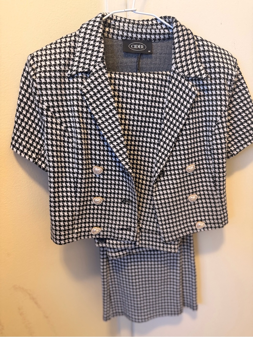 Cider Black & White Houndstooth Cropped Double-Breasted Blazer
